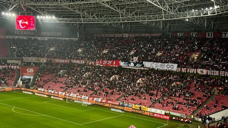 Samsunspor - Eyüpspor maçında anlamlı 10 Kasım pankartı