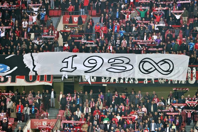 Samsunspor - Eyüpspor maçında anlamlı 10 Kasım pankartı