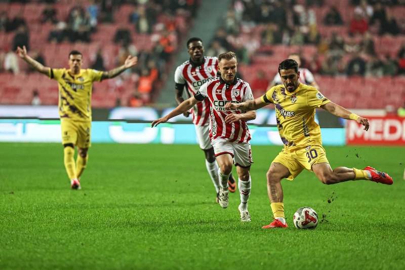 Samsunsporlu futbolcu bahis oynadığı gerekçesiyle PFDK'ya sevk edildi..