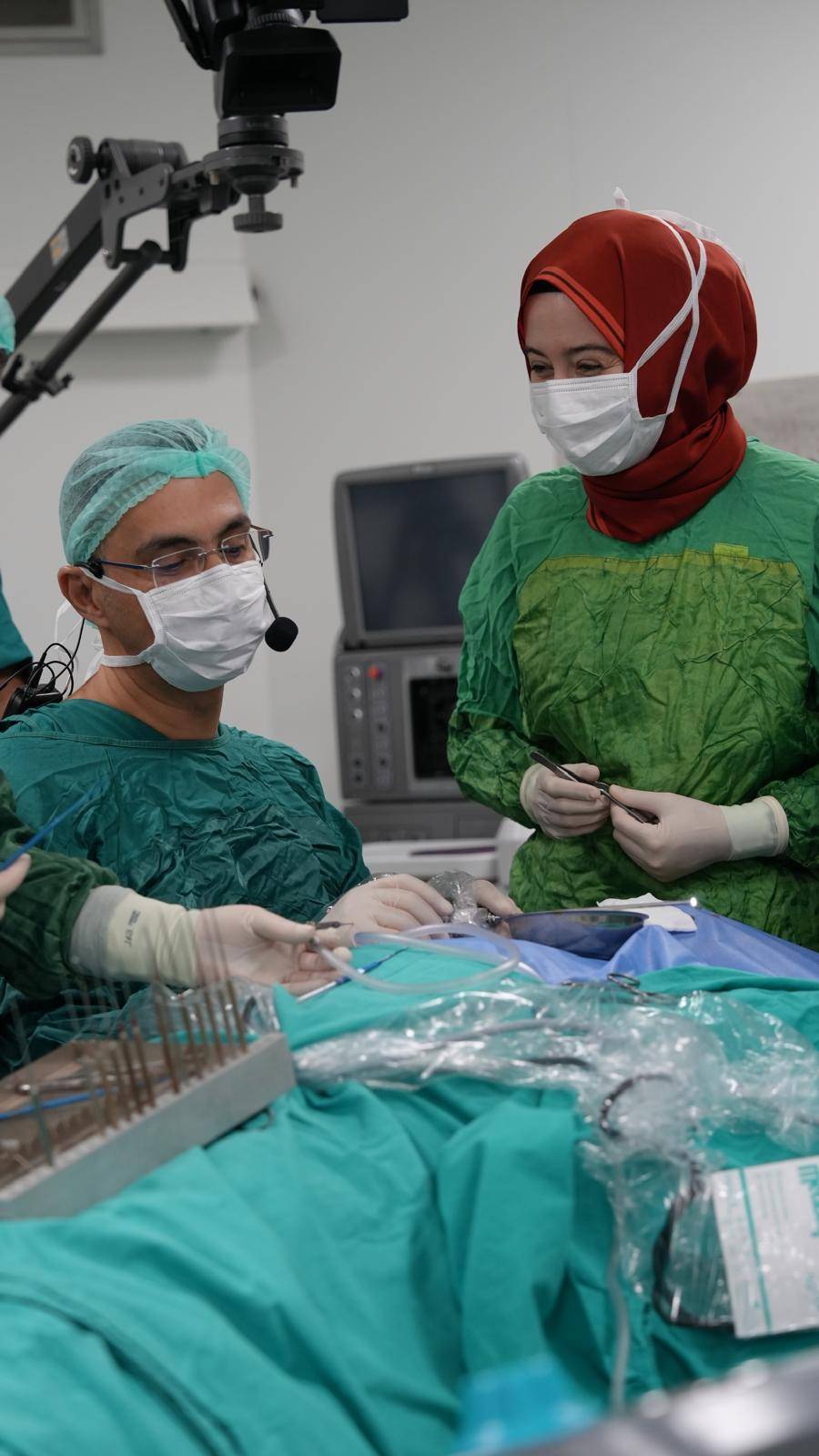 Samsun Üniversitesi'nde canlı cerrahi uygulamaları gerçekleştirildi