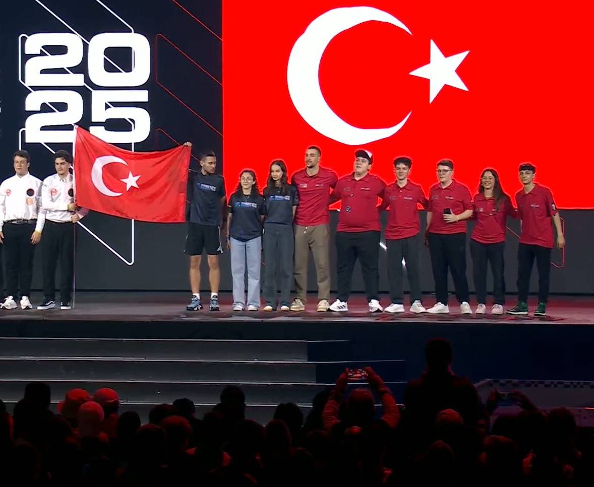 Türkiye’nin en iyi robotik takımı Takevians zirvede