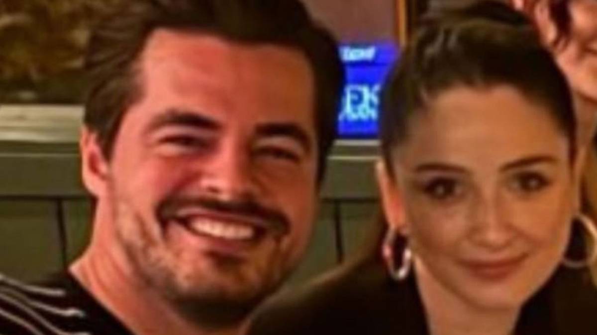 Ünlü oyuncu Berk Atan gönlünü rol arkadaşına kaptırdı