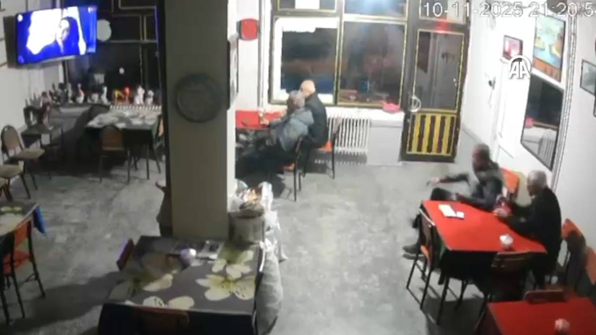 Uzak Şehri izlerken depreme yakalandılar! Panik anları kamerada