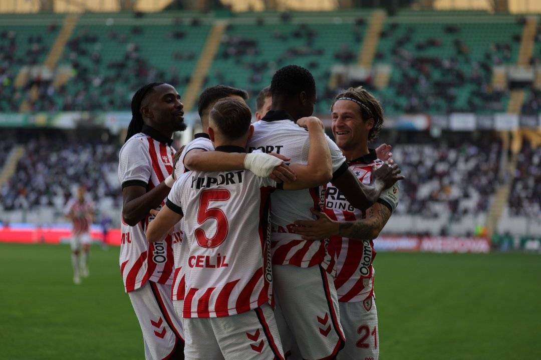 Samsunspor Konyaspor'u deplasmanda farklı mağlup etti