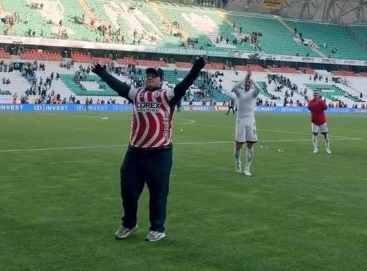 TFF'den Samsunspor kaptanı Zeki Yavru'ya sosyal sorumluluk ödülü