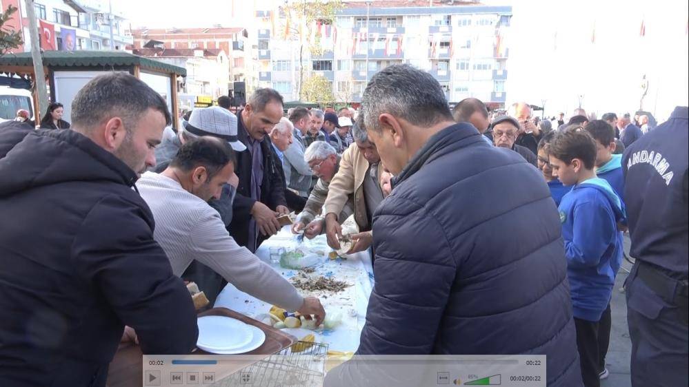 Samsun'un Yakakent ilçesinde düzenlenen Hamsi Festivali'ne yoğun ilgi