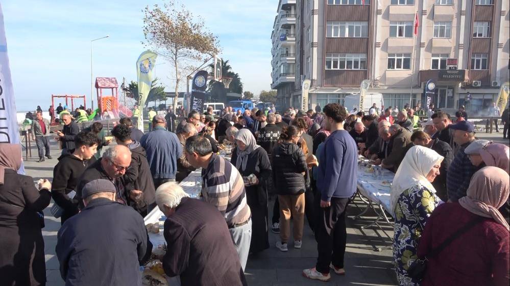 Samsun'un Yakakent ilçesinde düzenlenen Hamsi Festivali'ne yoğun ilgi