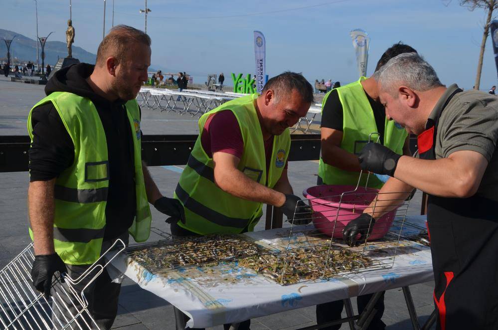 Samsun'un Yakakent ilçesinde düzenlenen Hamsi Festivali'ne yoğun ilgi