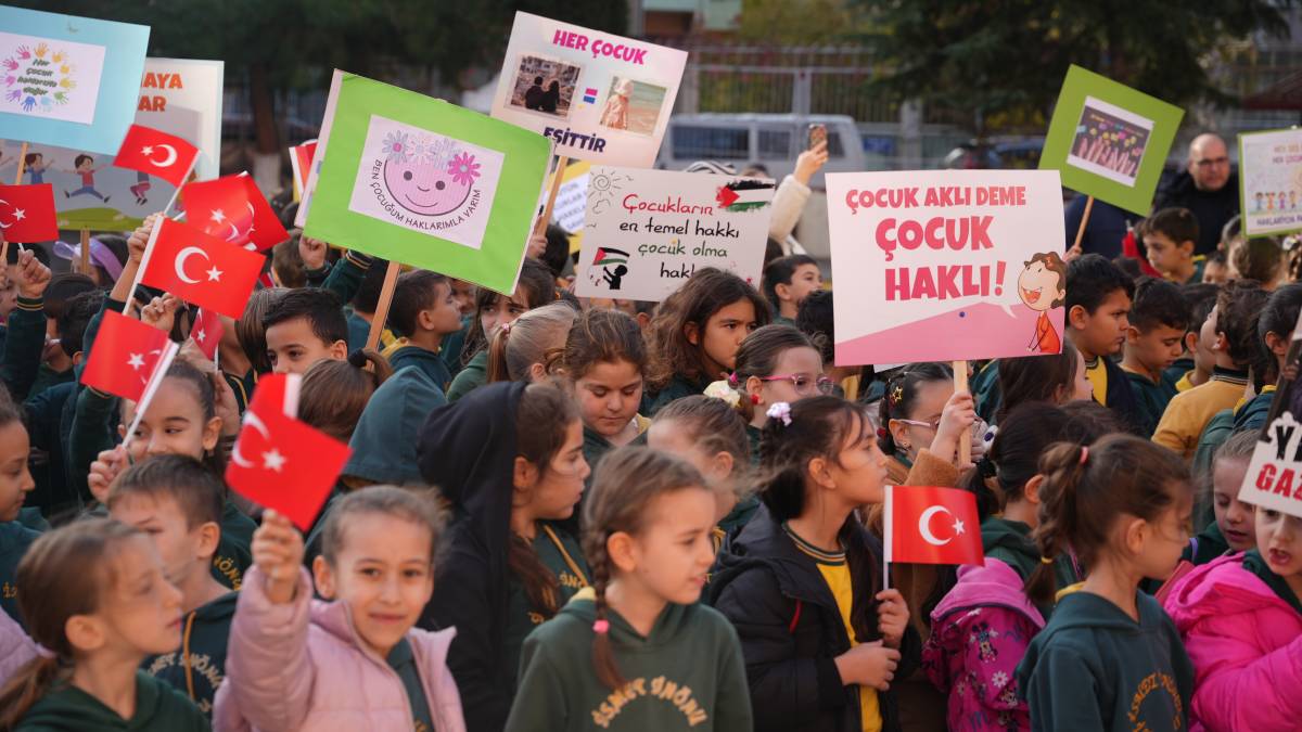Bafra'da Çocuk Hakları Günü yürüyüşü