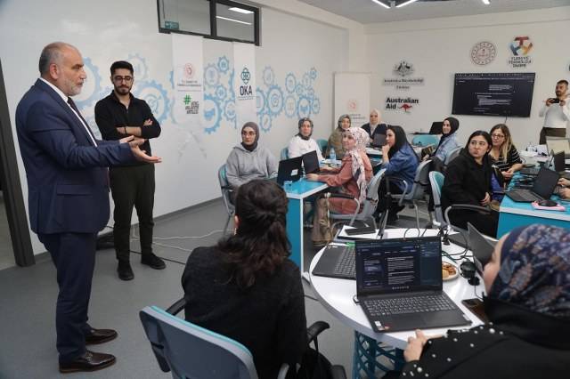 Canik'te kadınlar yapay zeka ile geleceğe hazırlanıyor