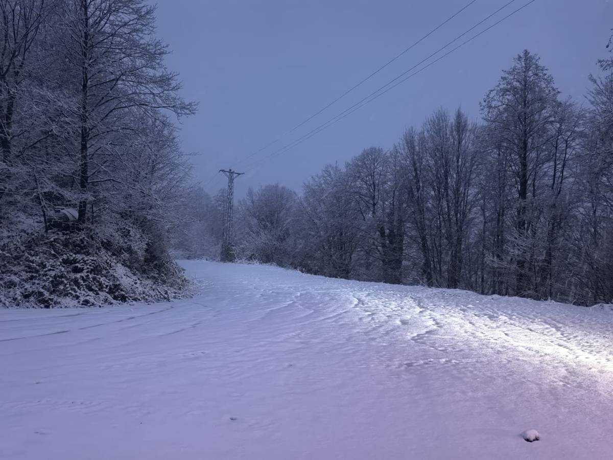 Salıpazarı beyaz örtüyle kaplandı