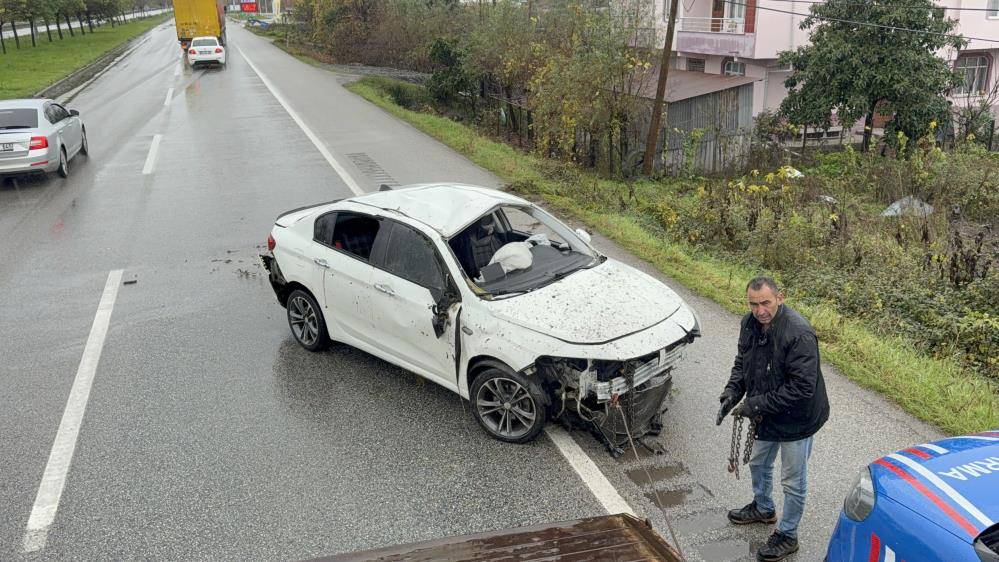 Samsun'da otomobil takla attı: 3 yaralı