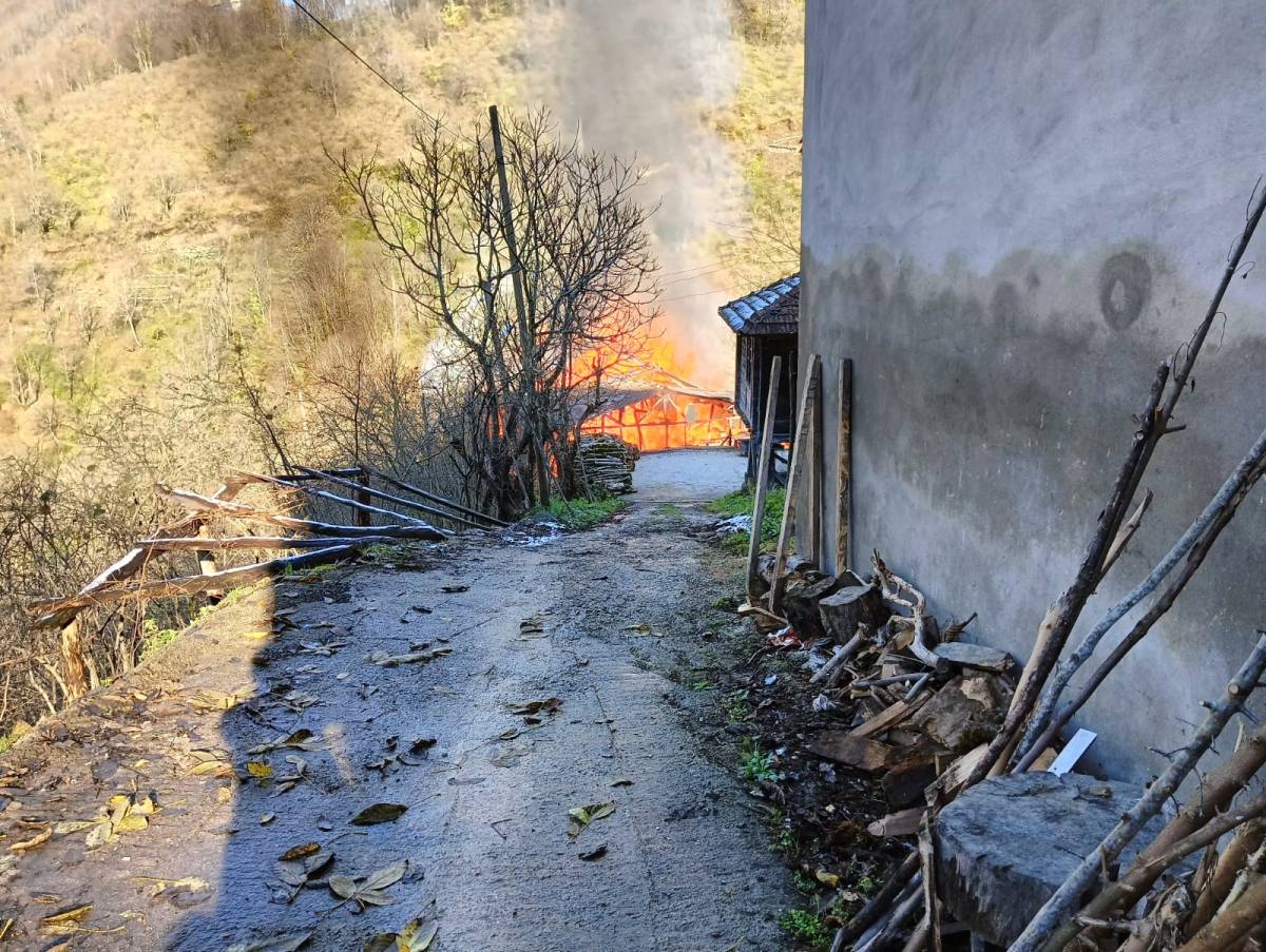 Samsun'da yanan ev kullanılamaz hale geldi