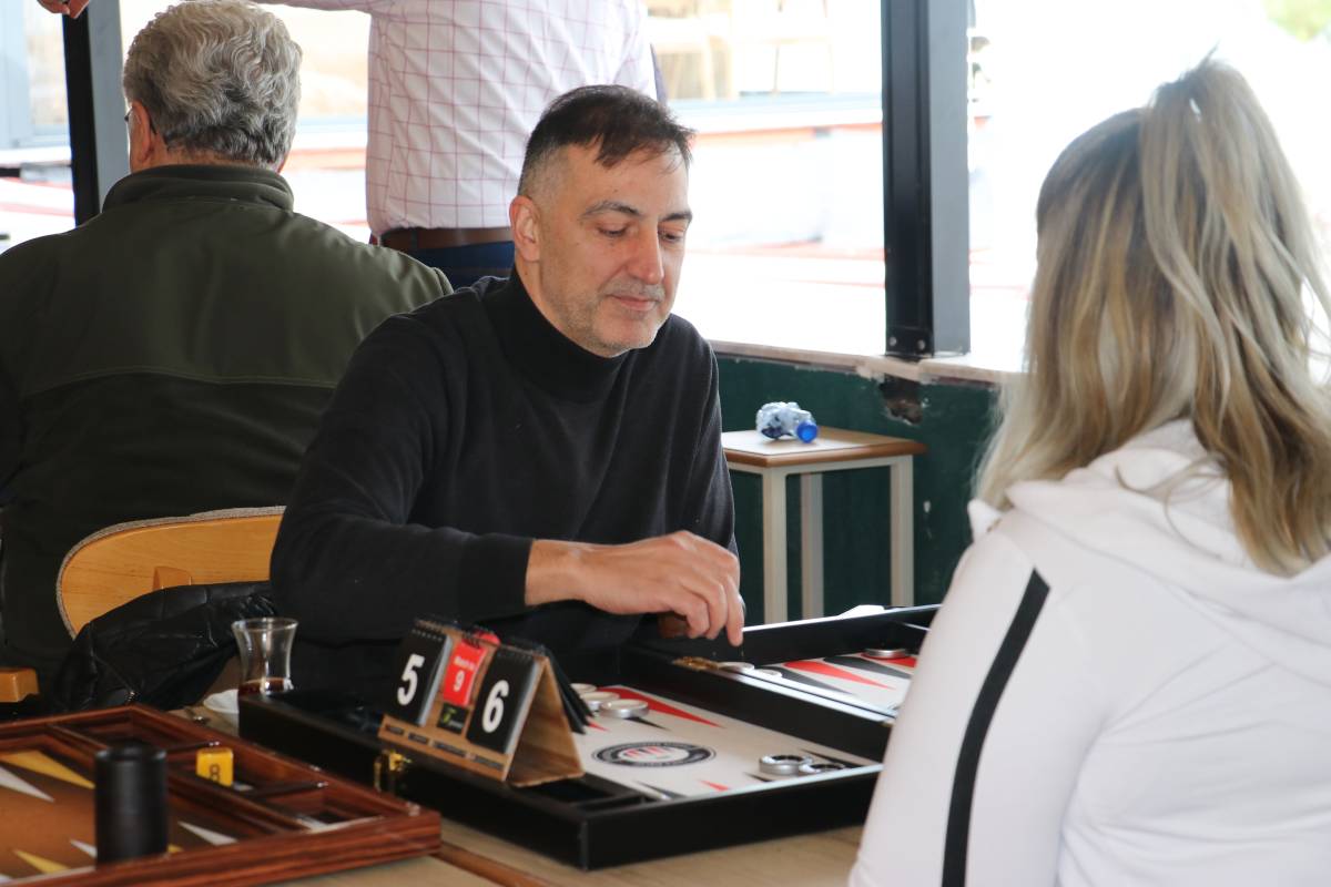 Modern tavla şampiyonası Samsun'da devam ediyor