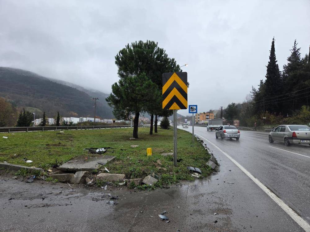 Samsun'da otomobil ile hafif ticari araç çarpıştı: 2 yaralı