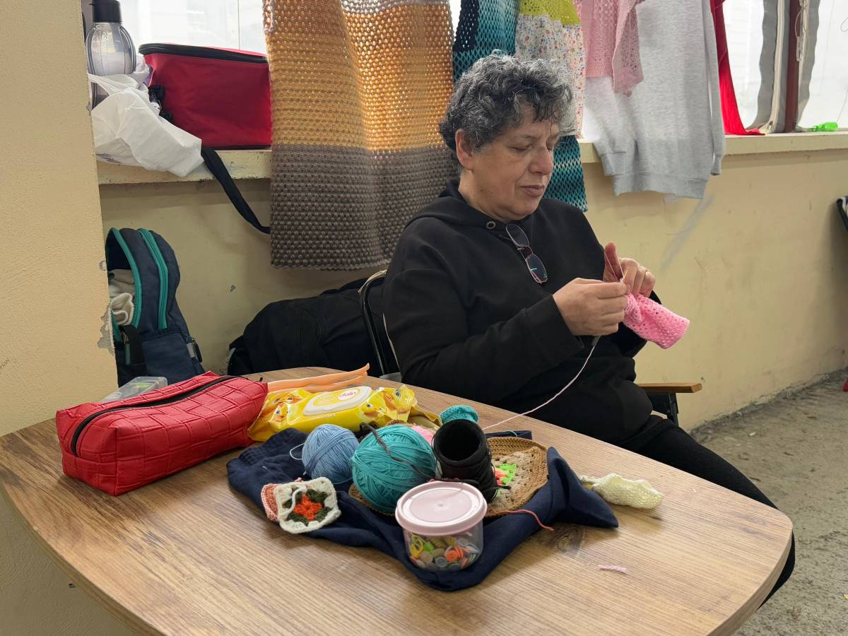 Samsun'da ünlü sanatçıların giyim tarzını oyuncak bebek elbiselerine uyarlıyor