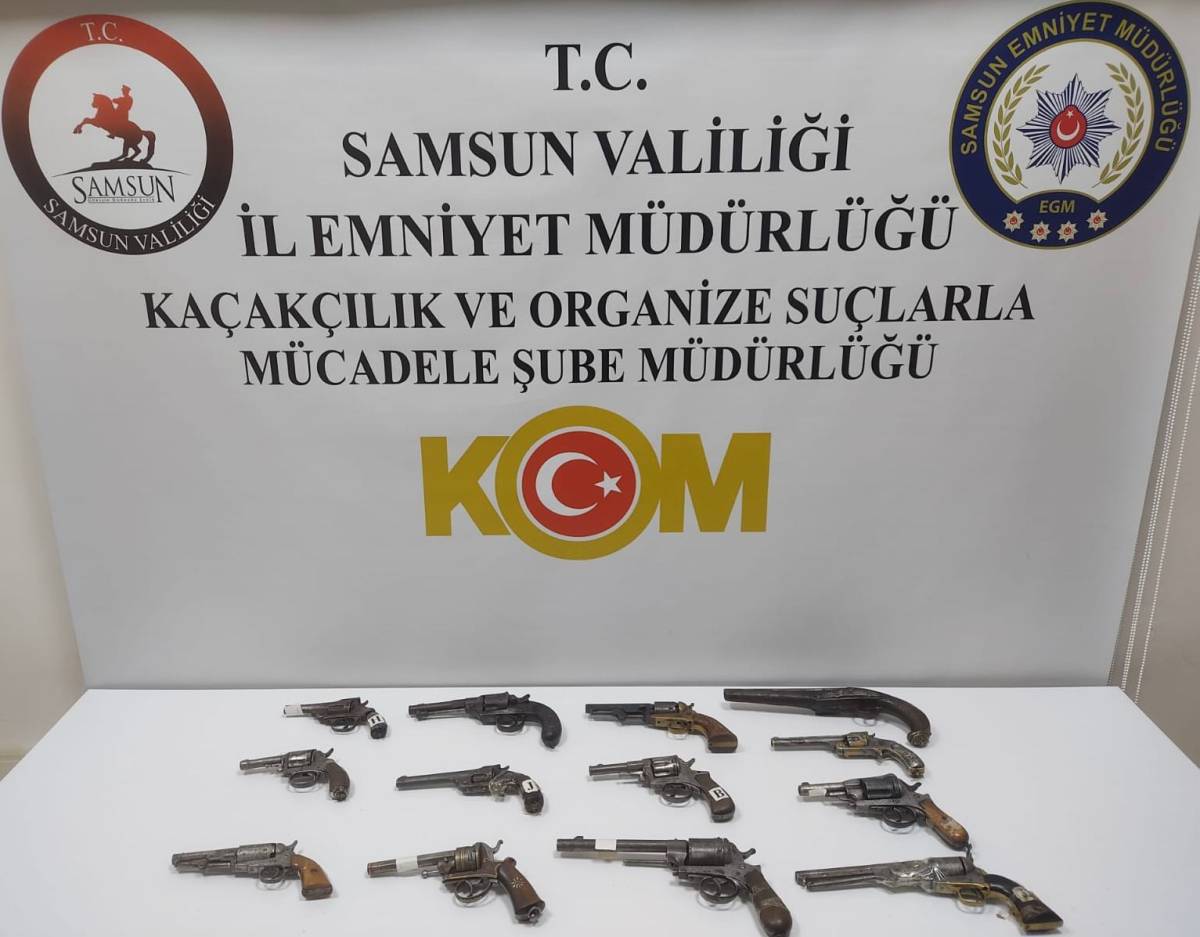 Samsun’da ‘kayıp’ bildirilen kültür varlığı tabancalar evlerden çıktı: 13 silah ele geçirildi