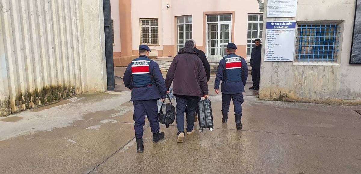 Samsun'da firari baba ve oğul aynı evde yakalandı