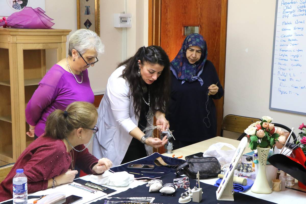 Samsun'da Altın Eller Üretiyor projesiyle uygulamalı kuyumculuk eğitimi veriliyor