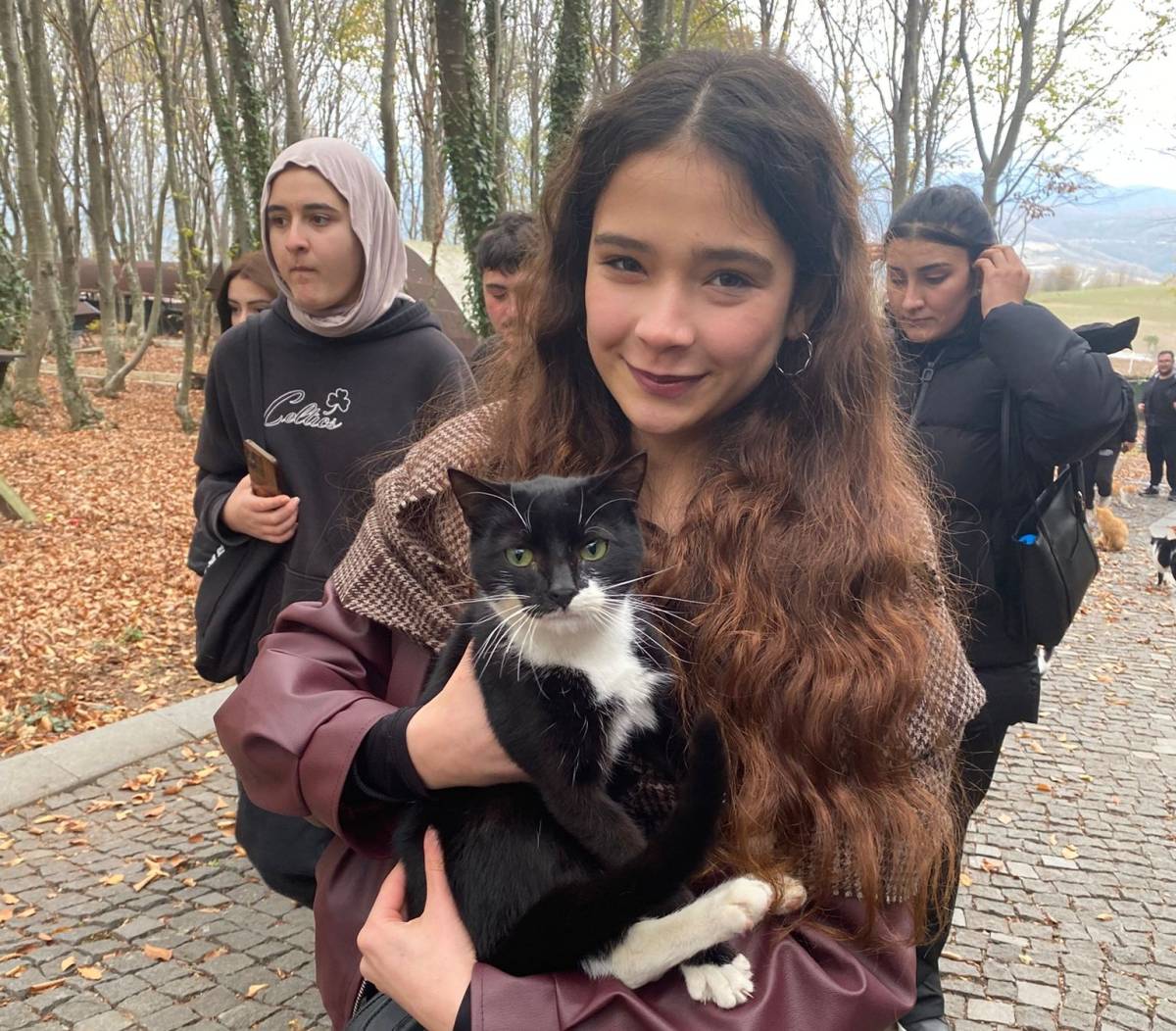 OMÜ'den sokak hayvanlarına mama desteği