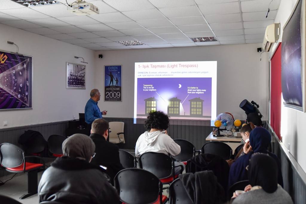 OMÜ’de öğrenciler astronomi hakkında bilgilendi