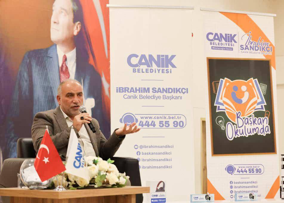 Canik Belediye Başkanı Sandıkçı'dan öğrencilere okulda ziyaret