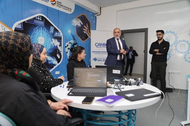 Canik'te kadınlar yapay zeka ile geleceğe hazırlanıyor