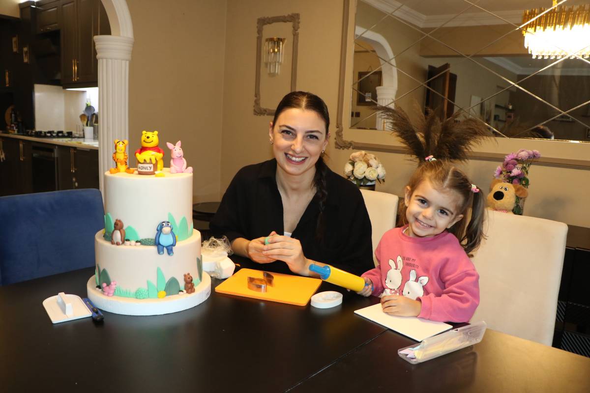 Samsunlu Pelin evinde pasta yaparak geçimini sağlıyor