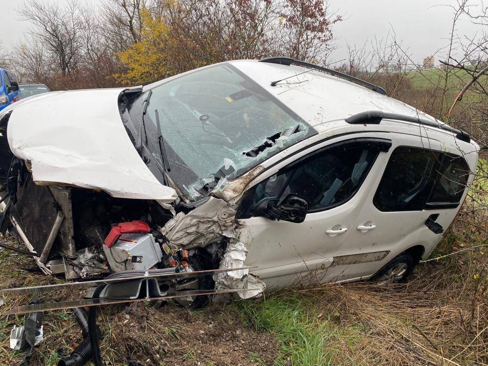 Samsun'da hafif ticari araç kamyona çarptı: 2 yaralı