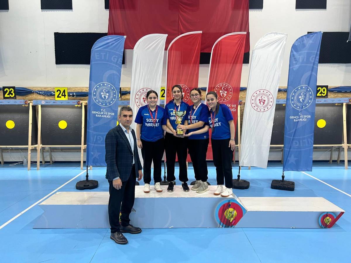 Salıpazarı Anadolu Lisesi'nin kız masa tenisi takımı il birincisi oldu
