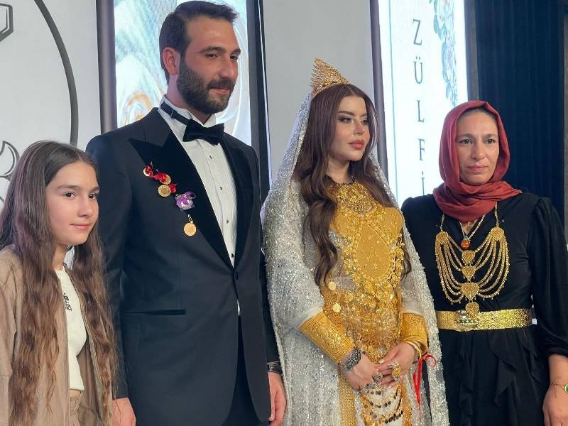 Aşiret düğününde geline kilolarca altın takıldı