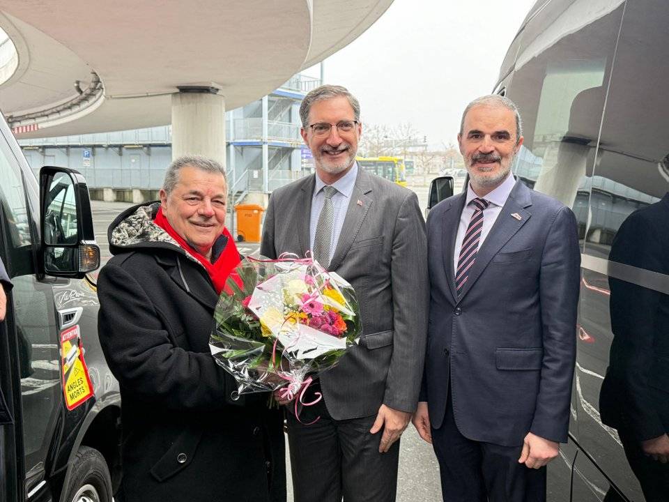 Samsunspor'a Almanya'da çiçekli karşılama