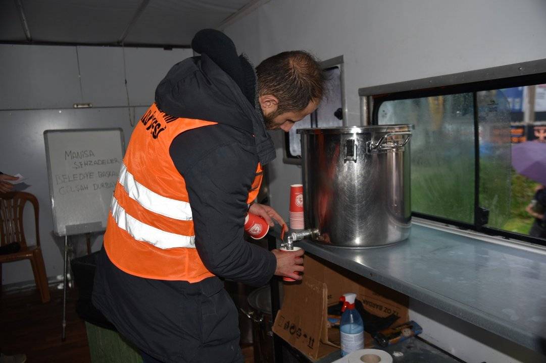 Atakum Belediyesi, vefat eden Şehzadeler Belediye Başkanı Gülşah Durbay hayrına çorba dağıttı