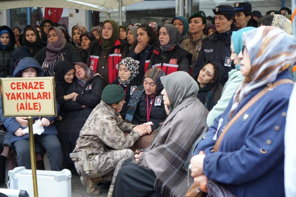 Samsunlu şehit polis  Emre Albayrak gözyaşlarıyla uğurlandı