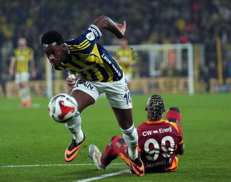 Fenerbahçe Galatasaray ile berabere kaldı