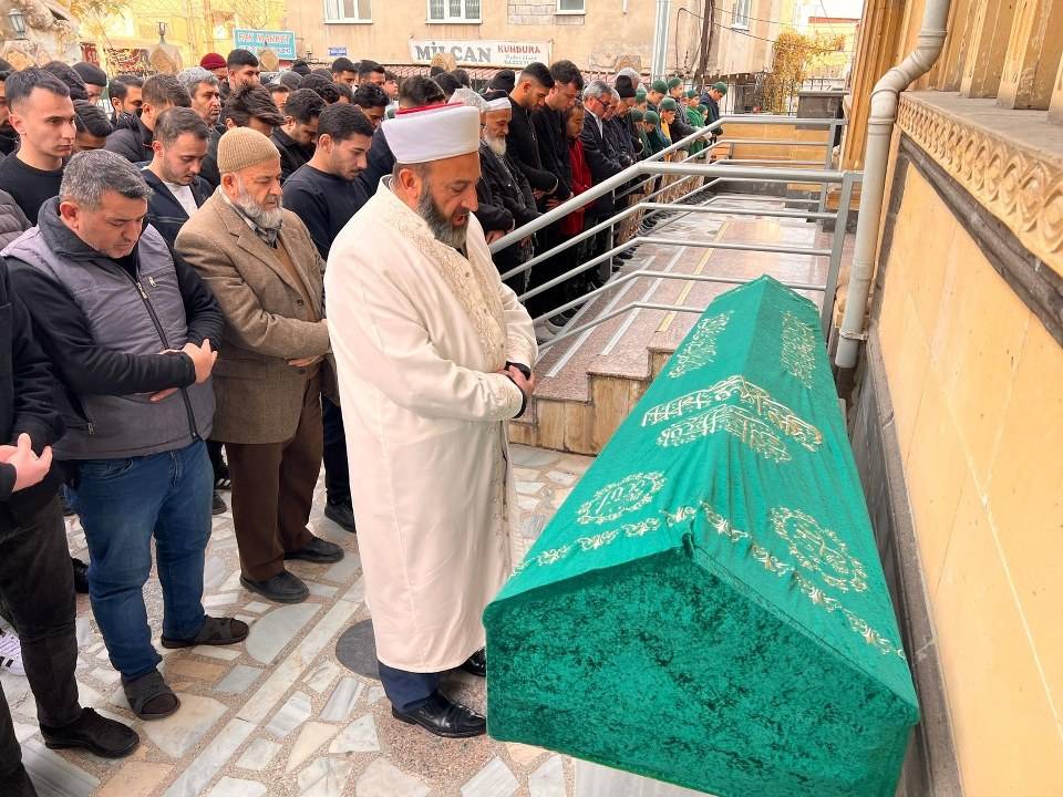 Genç nişanlı çift ölüme birlikte gitti