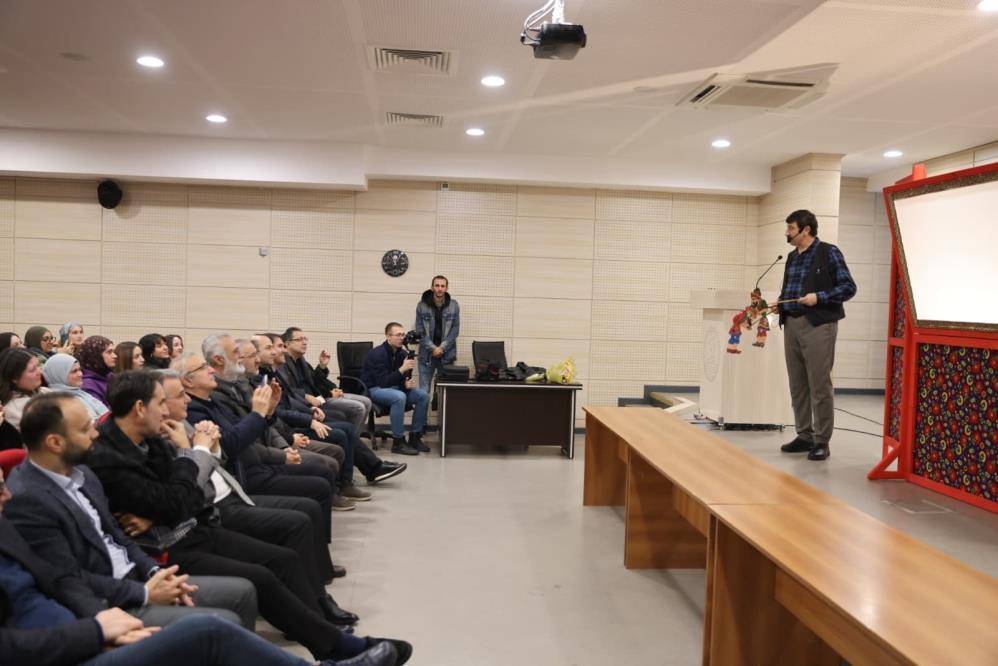 ‘Karagöz’ Üniversiteli ve liseli gençlerle buluştu