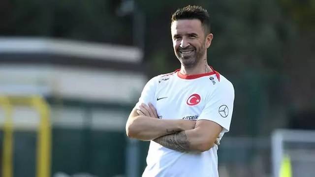 Samsunlu eski milli futbolcu Gökhan Gönül borsa manipülasyonu soruşturmasında gözaltına alındı! Gökhan Gönül kimdir?