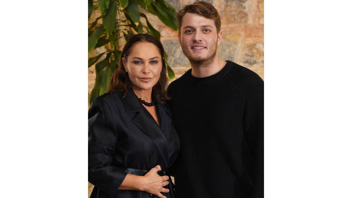 Hülya Avşar tesettüre girdi