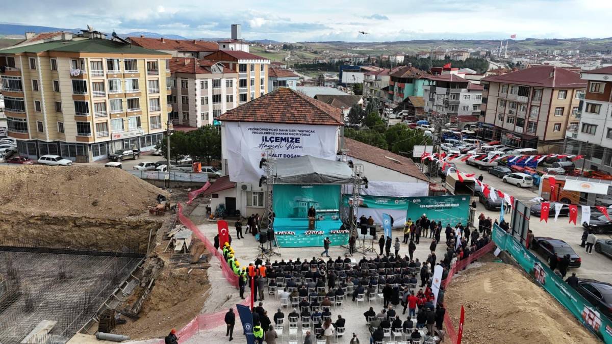 VEZİRKÖPRÜ’DE İLÇE TARIM VE ORMAN MÜDÜRLÜĞÜ HİZMET BİNASININ TEMELİ ATILDI BAŞKAN DOĞAN, “VEZİRKÖPRÜ’YE VERİLMİŞ SÖZÜMÜZ VARDI, TUTMANIN MUTLULUĞUNU YAŞIYORUZ”