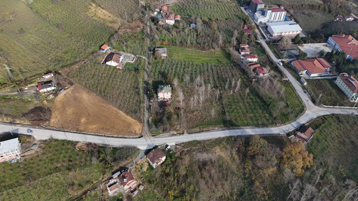 Halit Doğan Ayvacık’ta yol çalışmalarını inceledi