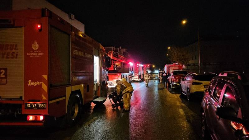 İstanbul'da  iş yerinde yangın! Biri ağır 3 yaralı