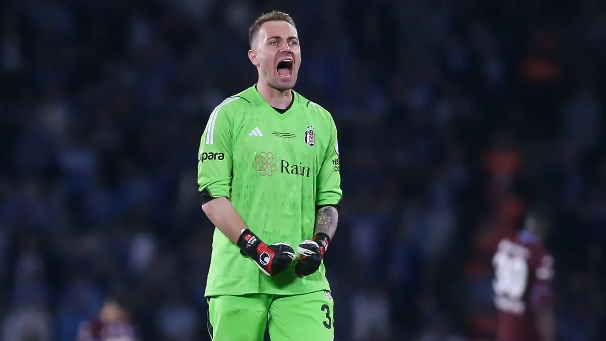 Mert Günok Fenerbahçe'ye dönüş yolunda