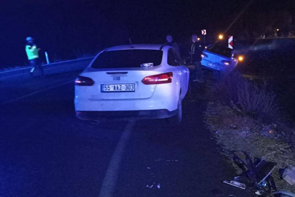 Samsun'da zincirleme kaza! 3 araç birbirine girdi, yaralılar var