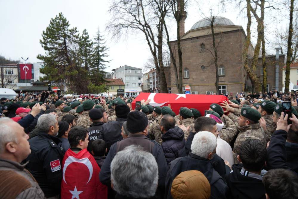 Samsunlu şehit polis  Emre Albayrak gözyaşlarıyla uğurlandı