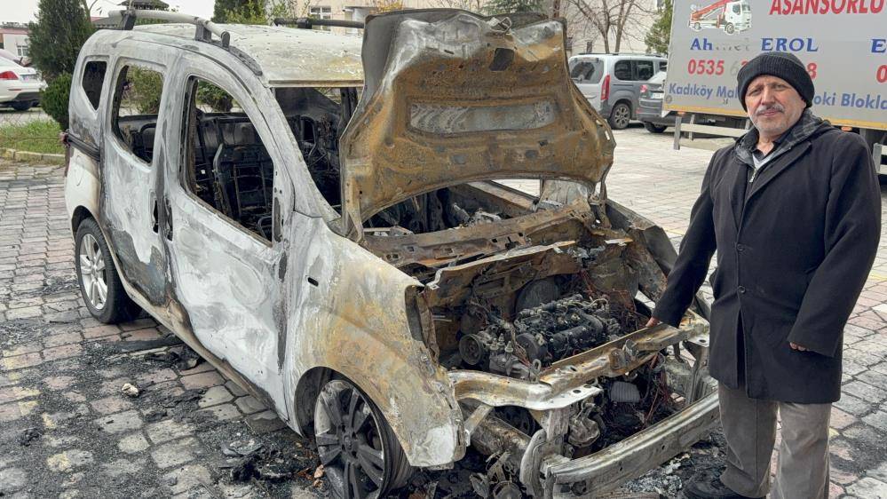 Samsun'da park halindeki otomobil alev alev yandı! Araç sahibi isyan etti