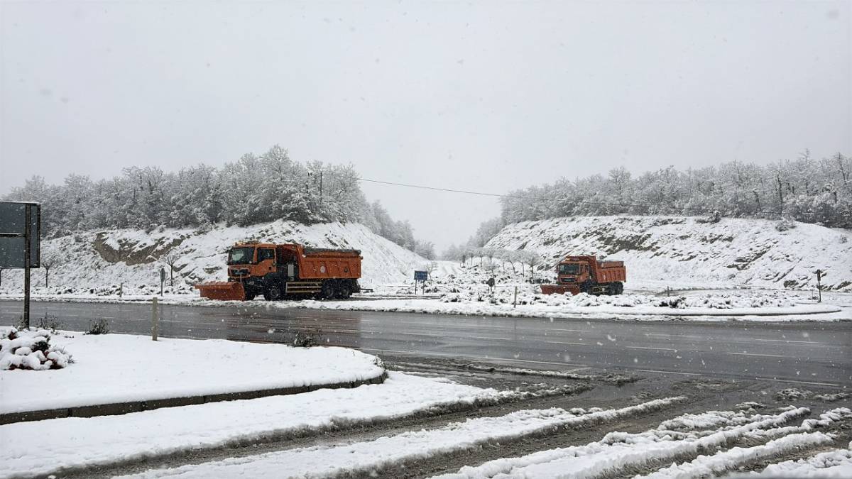 Samsun-Ankara yolu kara teslim!