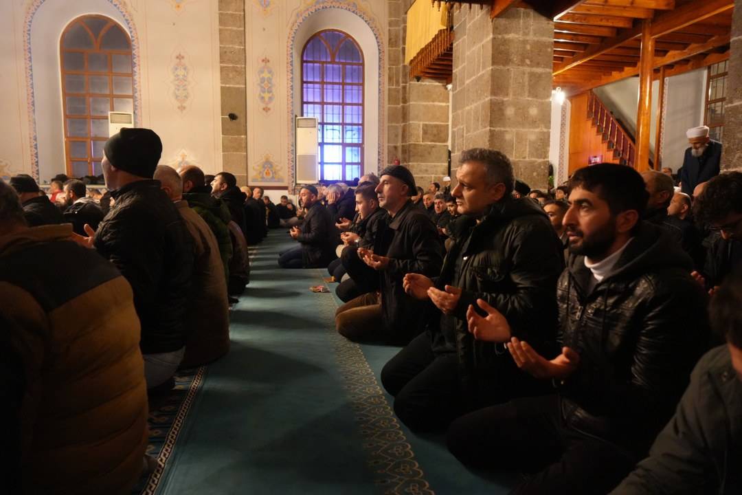 Samsun'da Regaip Kandili'nde eller semaya kalktı!