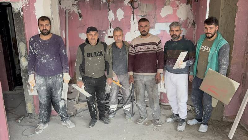 Samsun'da yanan ev imece usulü tamir ediliyor