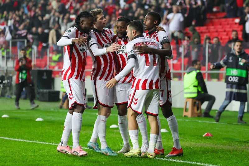 Samsunspor, Konferans Ligi'nde AEK Atina'ya mağlup oldu
